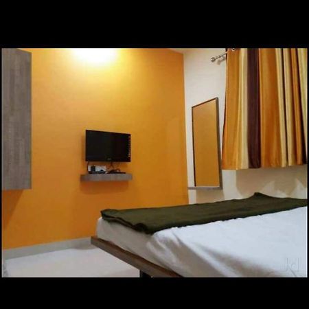 Vrundavan Hotel And Lodging Akalkot エクステリア 写真